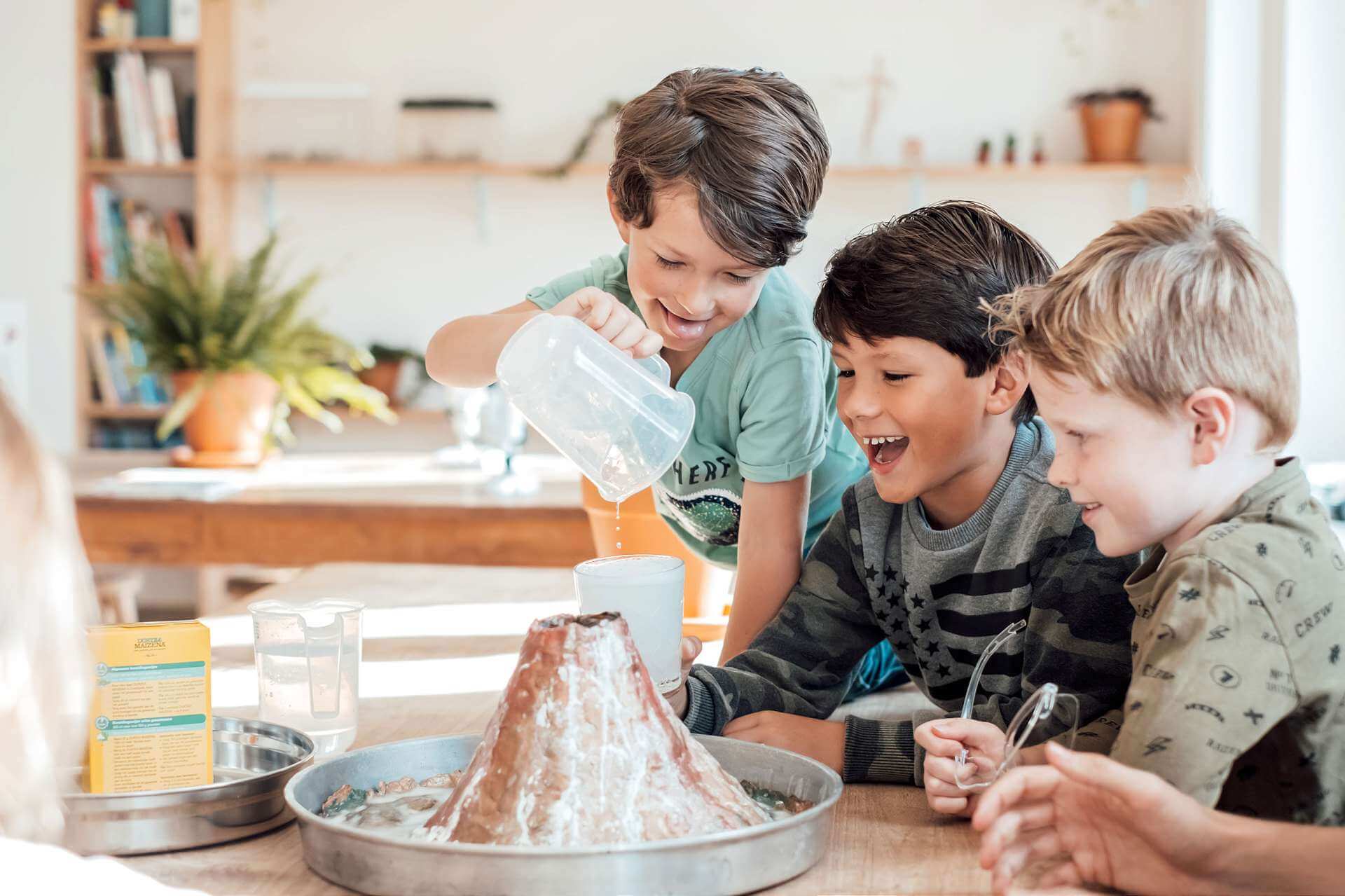 BSO kinderen hebben plezier bij echte Kindergarden BSO proefjes