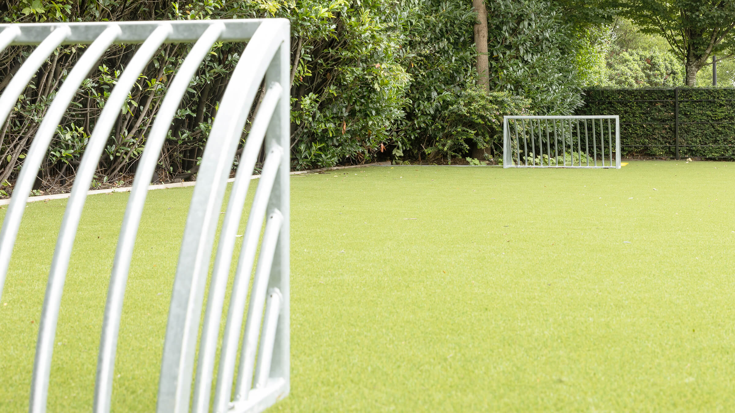 Een voetbalveldje op de BSO van Kindergarden