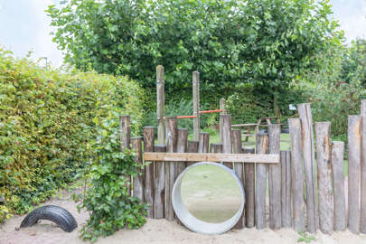 De tuin van Kindergarden Draaibrug Houten